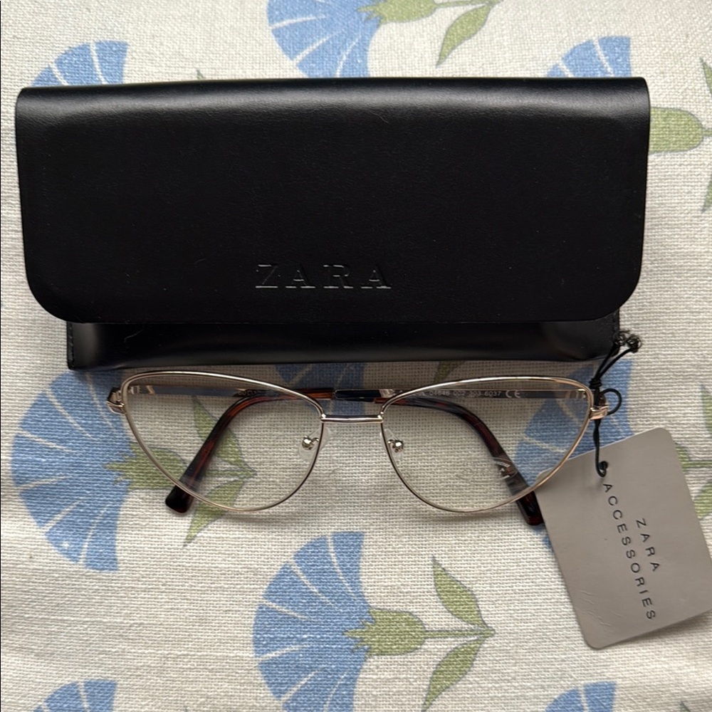 Zara Cat-Eye Glasses with Black Case
